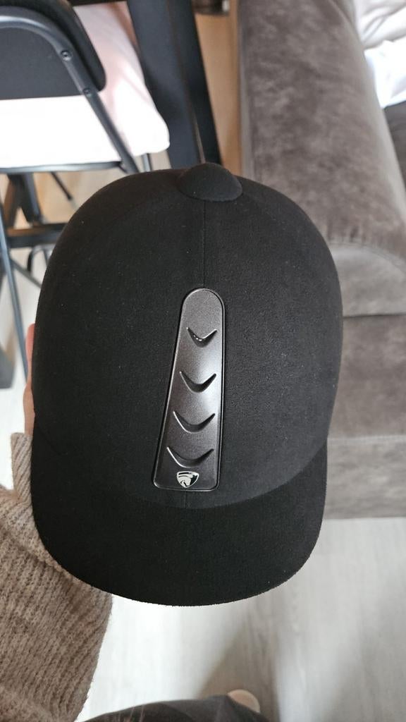 Paardrijcap zwart Horka, Dieren en Toebehoren, Paardrijkleding, Ophalen of Verzenden, Zo goed als nieuw, Dressuur, Cap