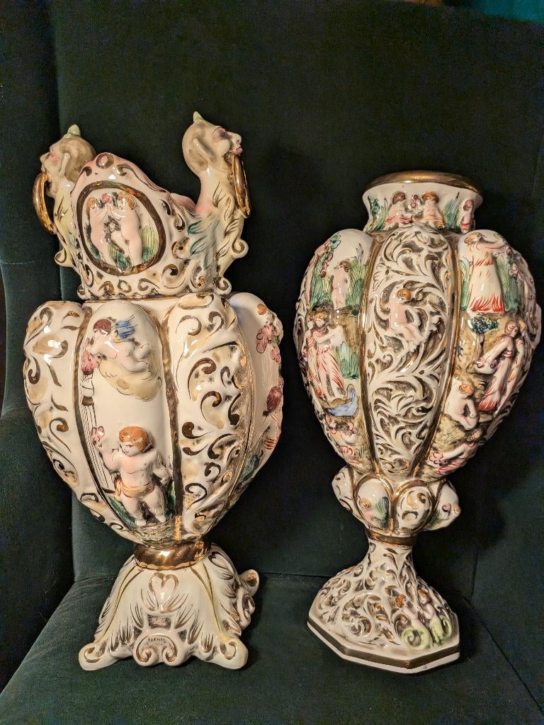 Twee vintage porseleinen Capodimonte vazen, Ophalen of Verzenden