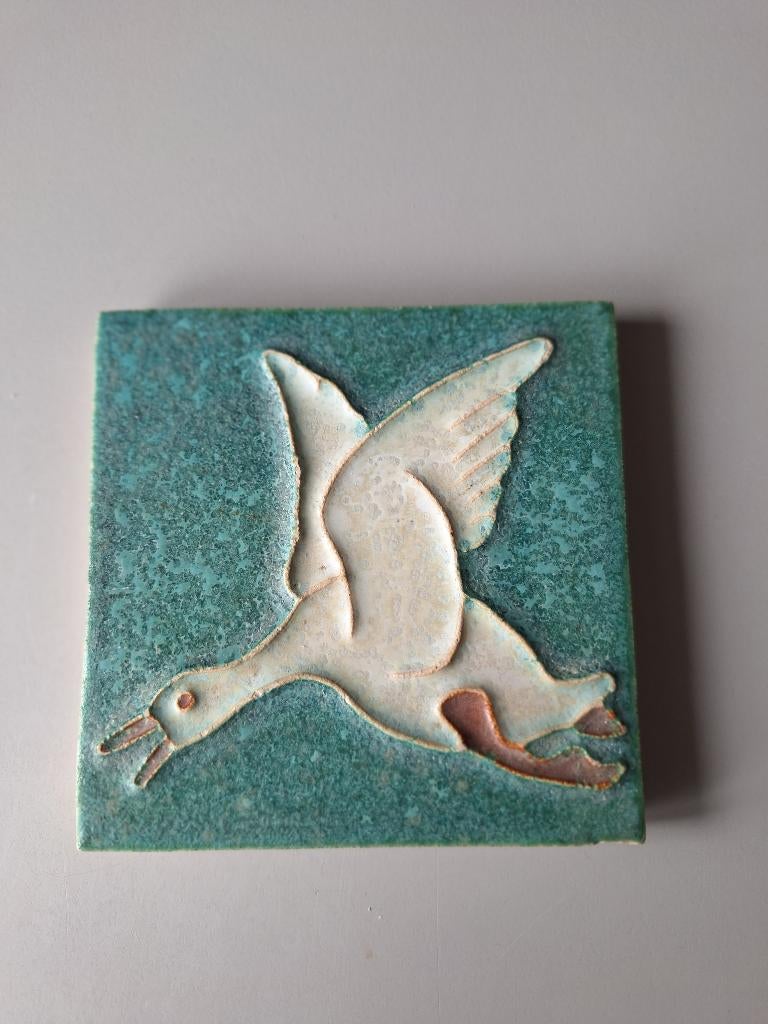 Cloisonne (metsel) tegel Porceleyne Fles van een gans, Antiek en Kunst, Antiek | Wandborden en Tegels, Ophalen of Verzenden