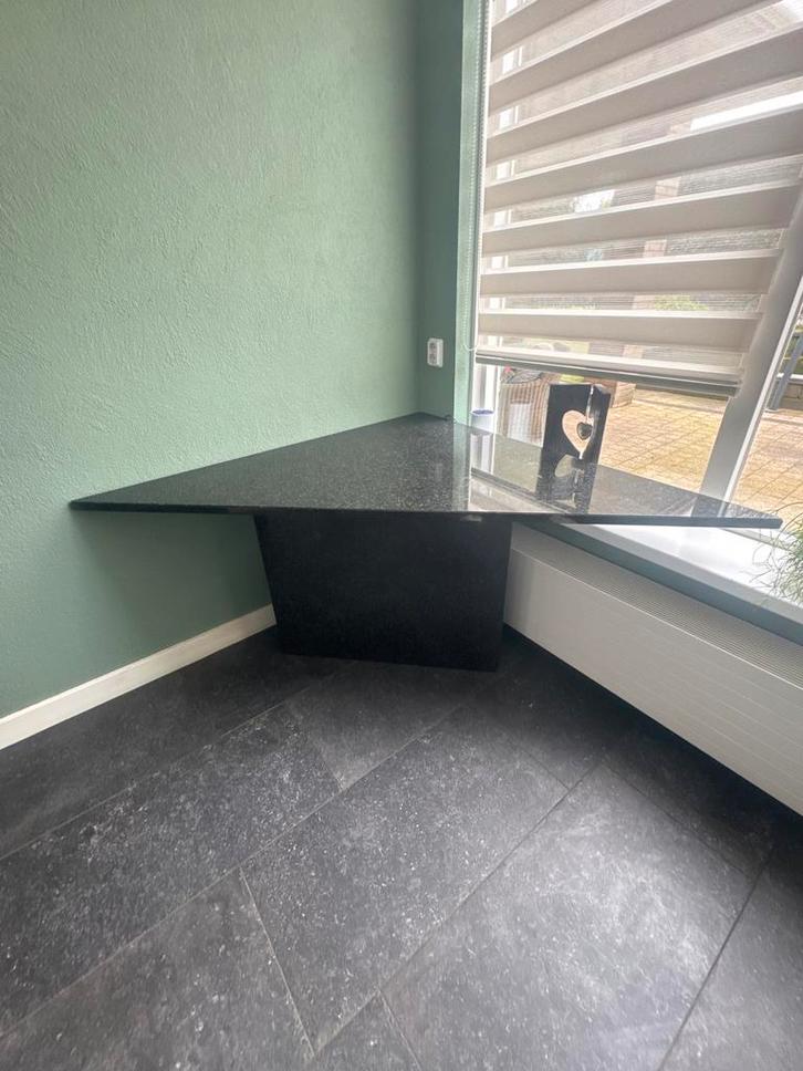 Massief graniet hoektafel, Huis en Inrichting, Tafels | Bijzettafels, Gebruikt, Overige vormen, Minder dan 45 cm, 75 cm of meer