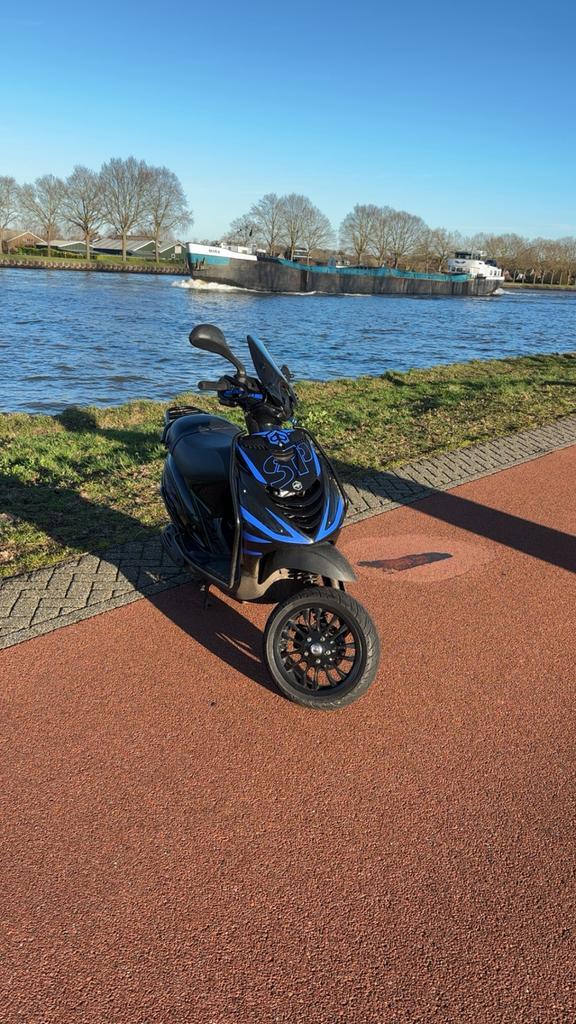 Piaggio zip 150 cc 4t, Fietsen en Brommers, Scooters | Piaggio, Zo goed als nieuw, Zip, Benzine, Ophalen
