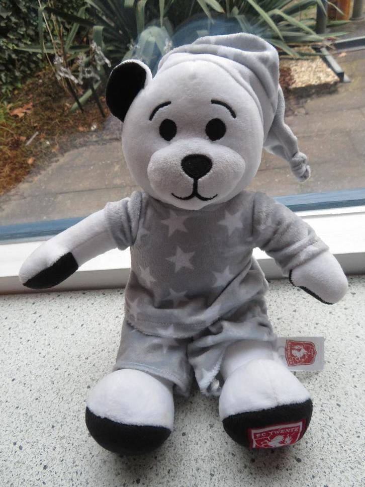 Beer mascotte van F.C.Twente 1965 meet ca 30 cm, Kinderen en Baby's, Speelgoed | Knuffels en Pluche, Zo goed als nieuw, Beer, Ophalen of Verzenden