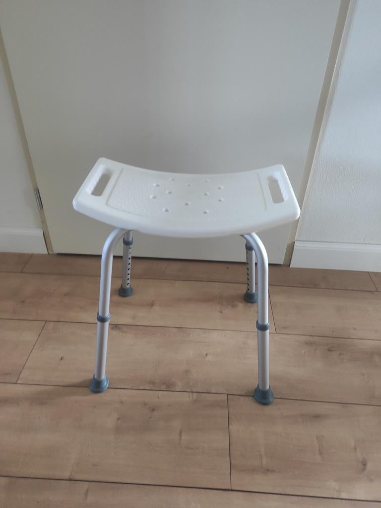 Verstelbare douche krukje, Ophalen