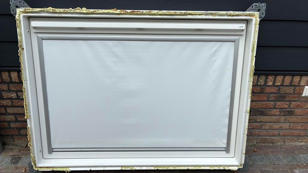 VELUX U04 98x134 dakraam kunststof tuimelraam, Ophalen, Kunststof, Raamkozijn, Zo goed als nieuw