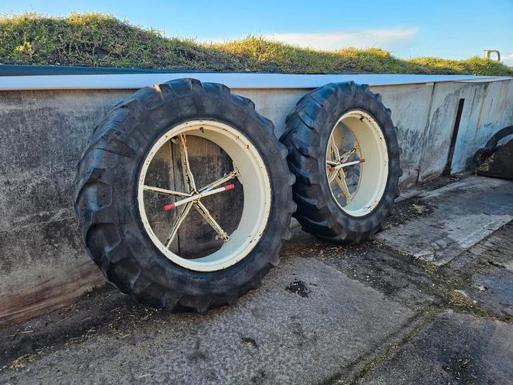 Dubbellucht 16.9r38, Zakelijke goederen, Agrarisch | Onderdelen | Banden, Velgen en Assen, Ophalen
