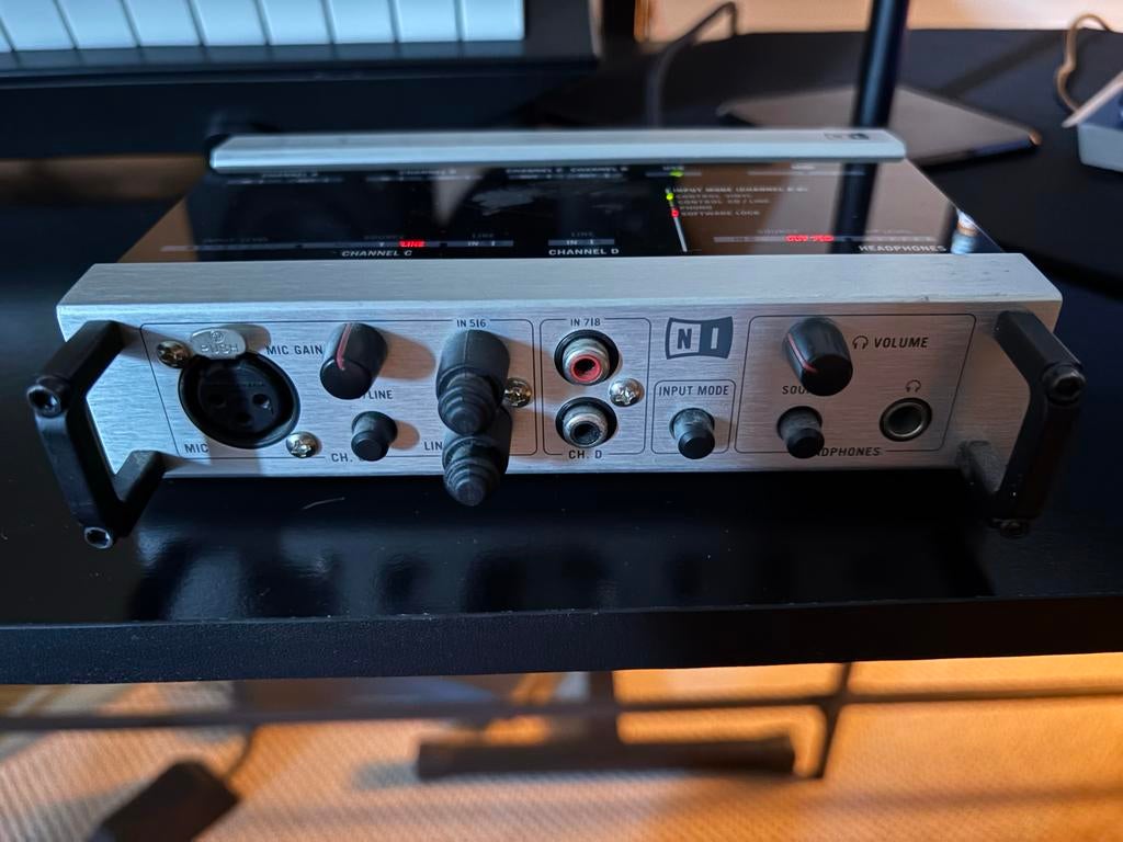 Native Instruments Audio 8 DJ Audio Interface, Ophalen of Verzenden, Gebruikt, 5 tot 10 kanalen, Microfooningang