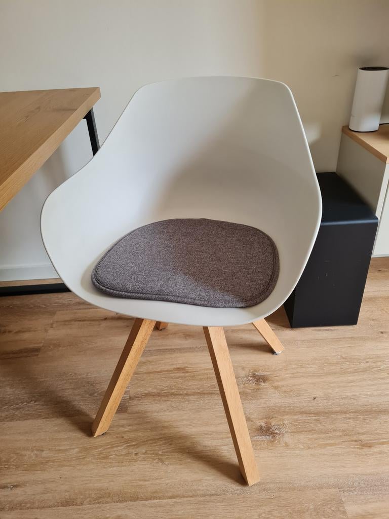 2x eetkamerstoel/kuipstoel met houten pootjes, Huis en Inrichting, Stoelen, Ophalen, Kunststof, Twee, Wit