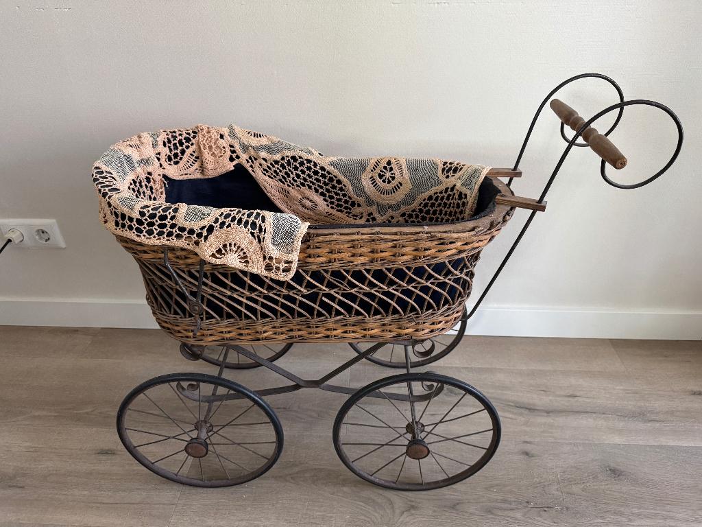 Antieke Poppenwagen, Ophalen