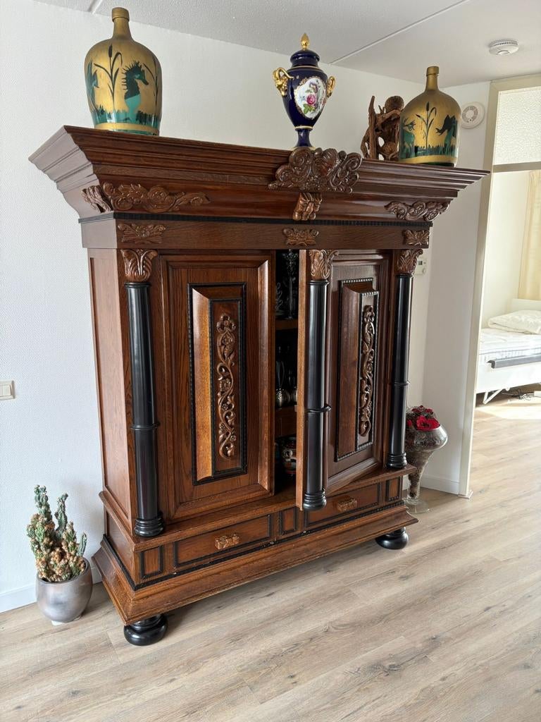 Antieke Eikenhouten Kast (ophalen in Steenwijk), Huis en Inrichting, Ophalen, Eikenhout, Antiek, Klassiek, Rijkelijk bewerkt, Zo goed als nieuw