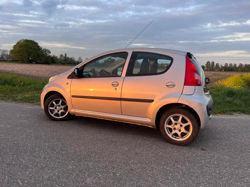 Peugeot 107 1.0 12V 5DR 2010 Grijs, Auto's, Peugeot, Particulier, Benzine, A, Hatchback, Handgeschakeld, Origineel Nederlands