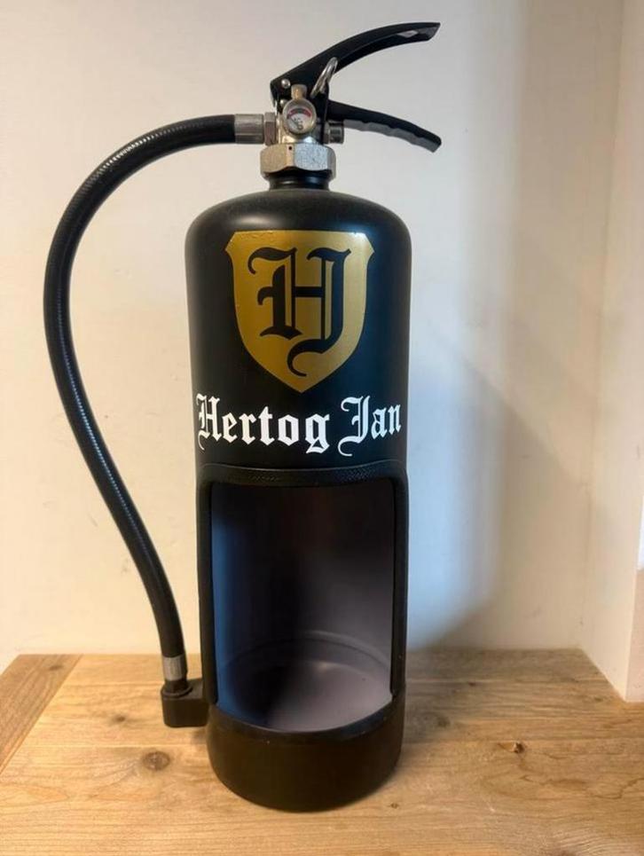 Hertog Jan Brandblusser Bierfles Houder, Huis en Inrichting, Brandblussers en Brandkasten, Zo goed als nieuw, Brandblusser, Ophalen