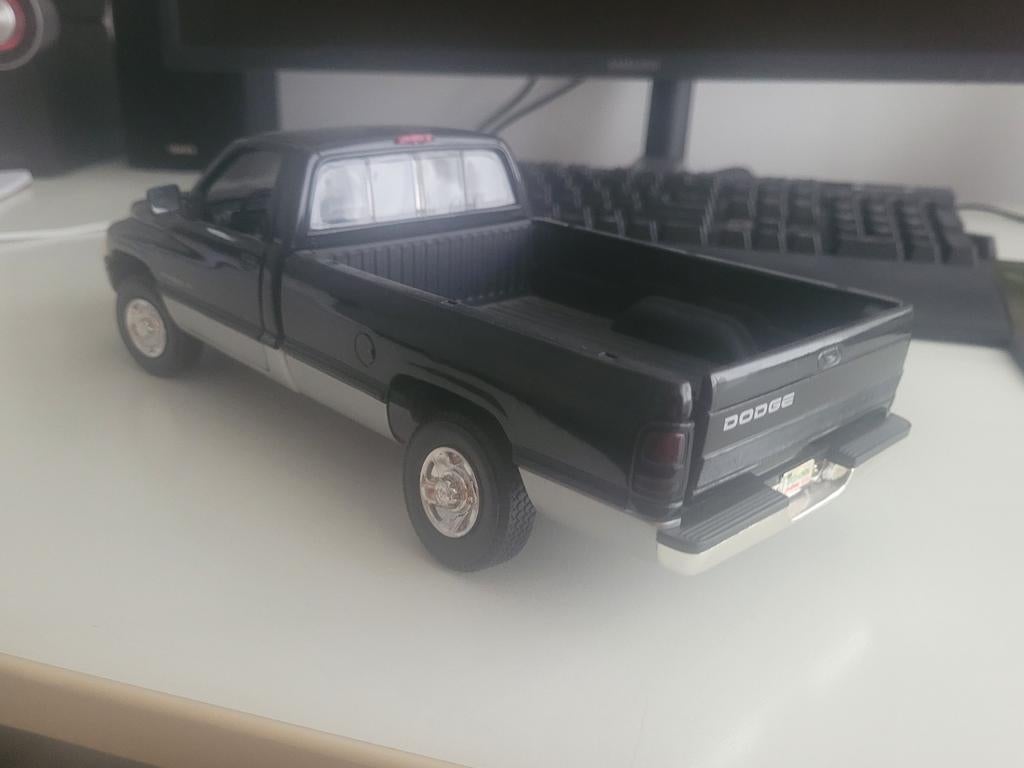Dodge ram pick-up, Hobby en Vrije tijd, Modelauto's | 1:18, Nieuw, Ophalen of Verzenden, E, E