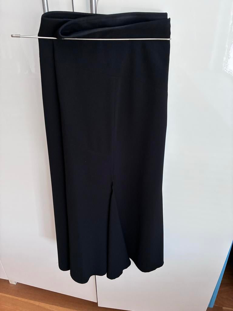 Zwarte rok maat 48 knielengte, Kleding | Dames, Rokken, Zwart, Maat 46/48 (XL) of groter, Ophalen of Verzenden, Knielengte