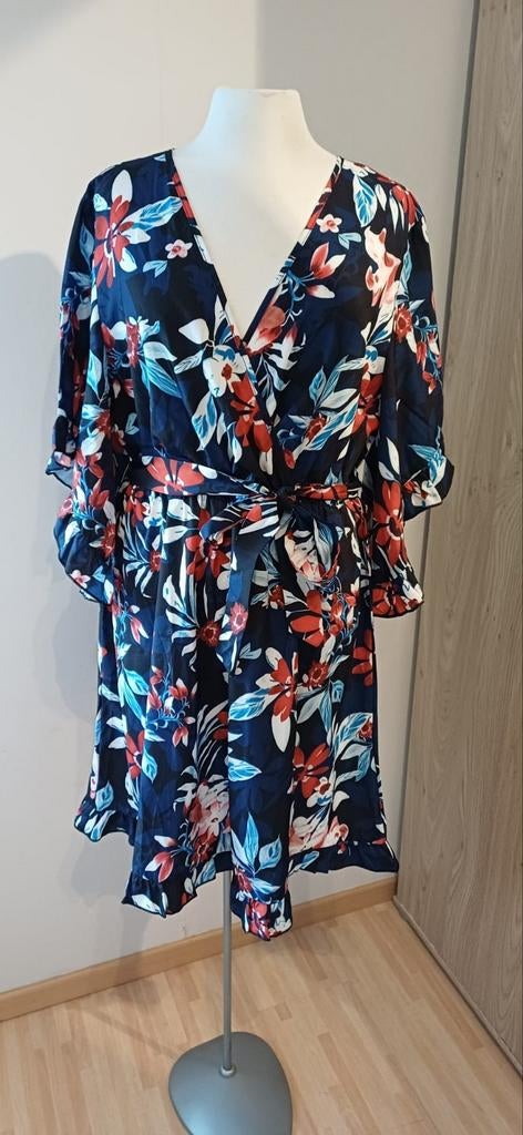 Blauwe tinten jurk met bloemen 3/4 mouw, maat+/_ 42, Blauw, Maat 42/44 (L), Ophalen of Verzenden, Zo goed als nieuw