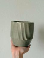 Stijlvolle Bloempot - Groen met Ribbels, Tuin en Terras, Bloempotten, Gebruikt, Rond, Binnen, Ophalen of Verzenden