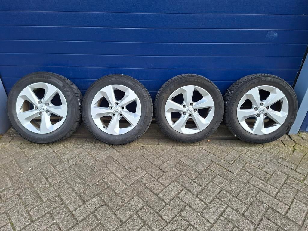 17 inch Nissan aluminium velgen incl winterbanden, Ophalen, 215 mm, Velg(en), 17 inch