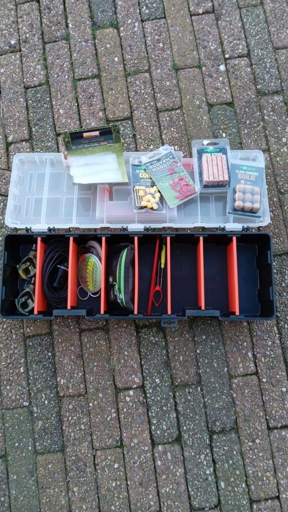 Complete vismateriaal set in handige opbergbox, Watersport en Boten, Hengelsport | Algemeen, Gebruikt, Overige typen, Ophalen
