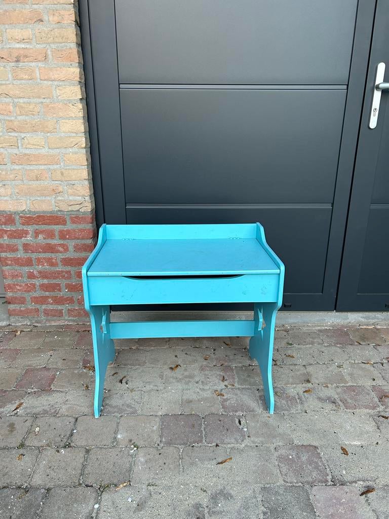 Vintage schoolbankje - Blauw met steruitsparing teab, Kinderen en Baby's, Kinderkamer | Tafels en Stoelen, Ophalen of Verzenden