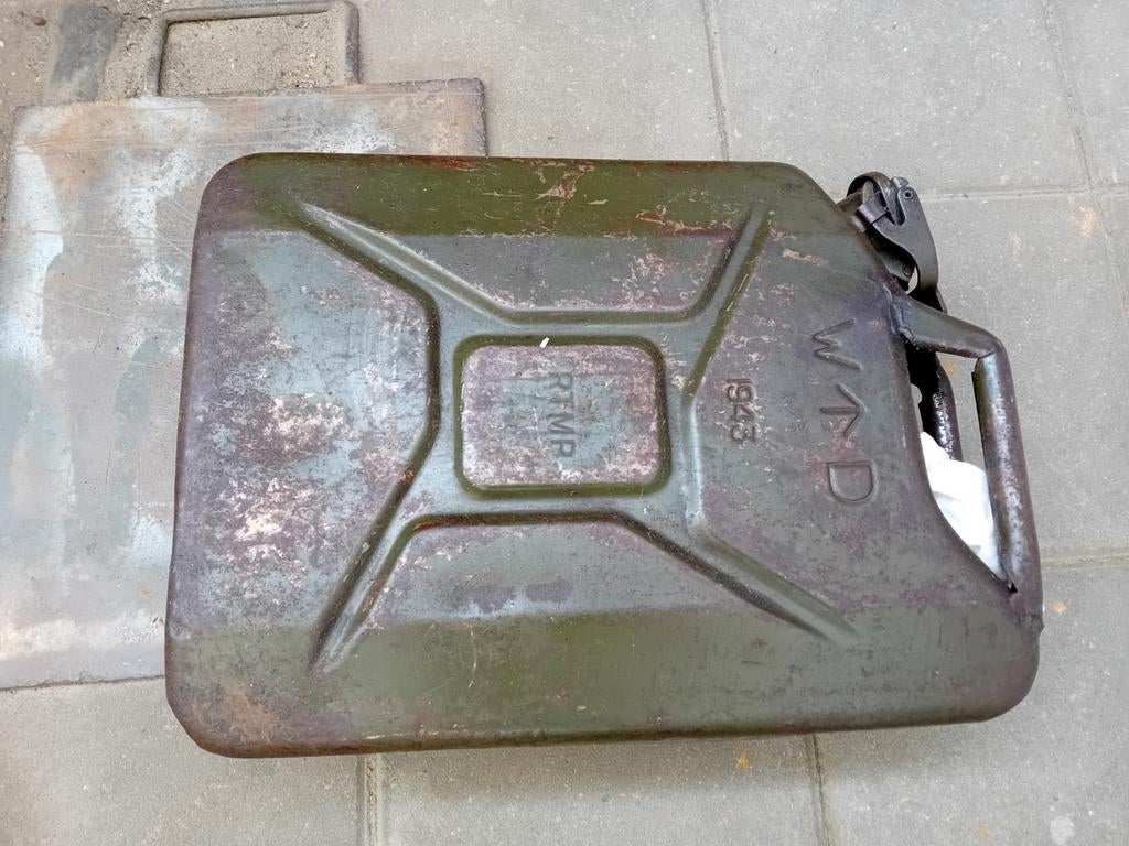 Meerdere Jerry cans, Ophalen of Verzenden, Nederland, Foto of Poster