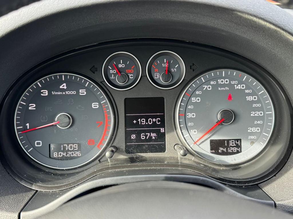 Audi A3 Sportback - 1.2 TFSI Ambiente, Auto's, Euro 5, Gebruikt, 4 cilinders, Zwart