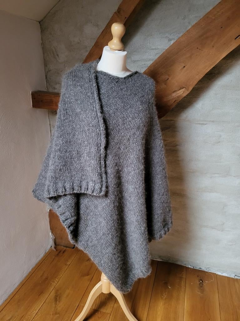 Royale Warme Omslagdoek / Stola - Grijs Gebreid, Ophalen of Verzenden, Nieuw