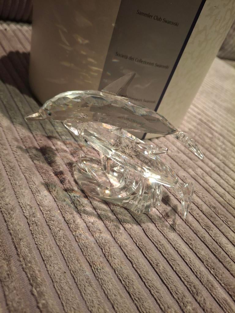 Jaarstuk in box. Dolfijnen, Verzamelen, Swarovski, Ophalen of Verzenden, Gebruikt, Figuurtje