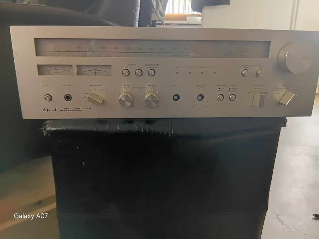 Akai AA-1050 Stereo Receiver/Versterker Zilver Hout 1976, Overige merken, Gebruikt, Ophalen of Verzenden, 60 tot 120 watt