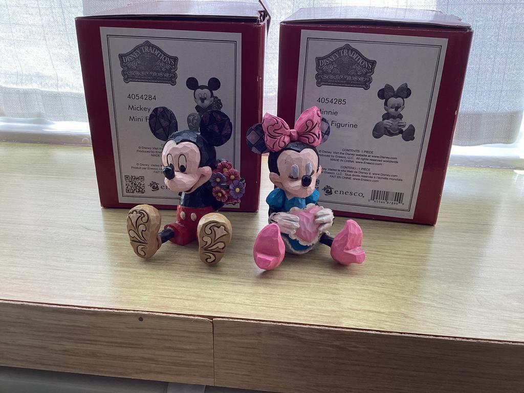 Disney traditions minnie en mickey mini  met doosjes, Ophalen of Verzenden, Mickey Mouse, Zo goed als nieuw, Beeldje of Figuurtje