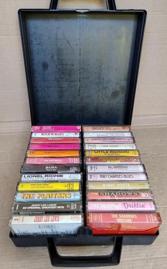 Grote cassettebox 24 muziekcassettes Rock, Jazz, soul muziek, Cd's en Dvd's, Cassettebandjes, Gebruikt, 2 t/m 25 bandjes, Ophalen of Verzenden