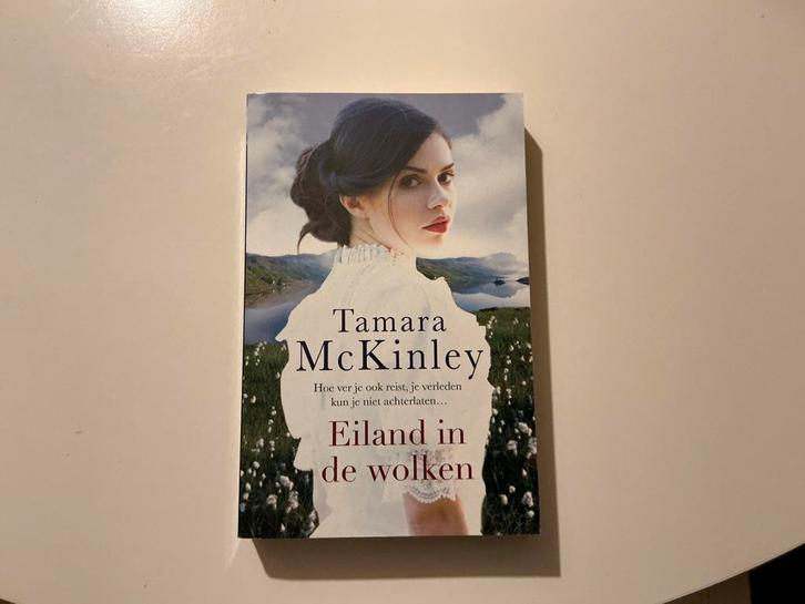 Eiland in de wolken, Tamara McKinley, Boeken, Romans, Zo goed als nieuw, Ophalen of Verzenden