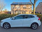 Volvo V40 1.6 T2 120PK 2015 Wit + Trekhaak, Auto's, Volvo, Voorwielaandrijving, 1596 cc, 4 cilinders, Wit