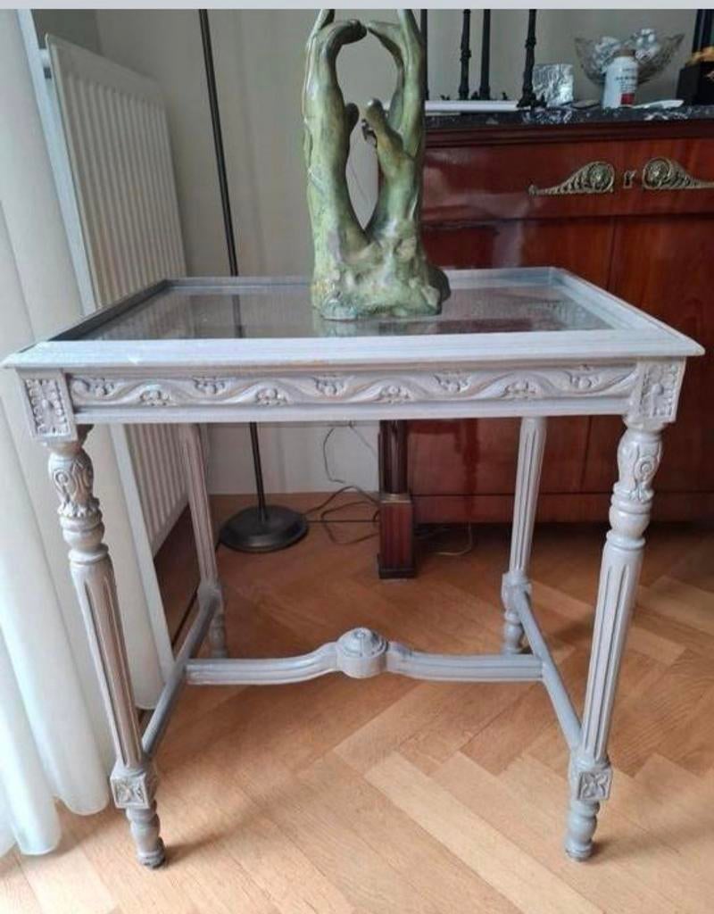 Fraai Lodewijk tafeltje, Ophalen