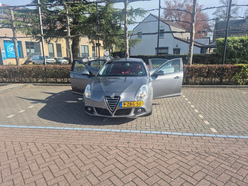 Alfa Romeo Giulietta 1.4 Turbo Multi AIR TCT 2014 Grijs, Bluetooth, 1280 kg, Euro 6, 4 cilinders