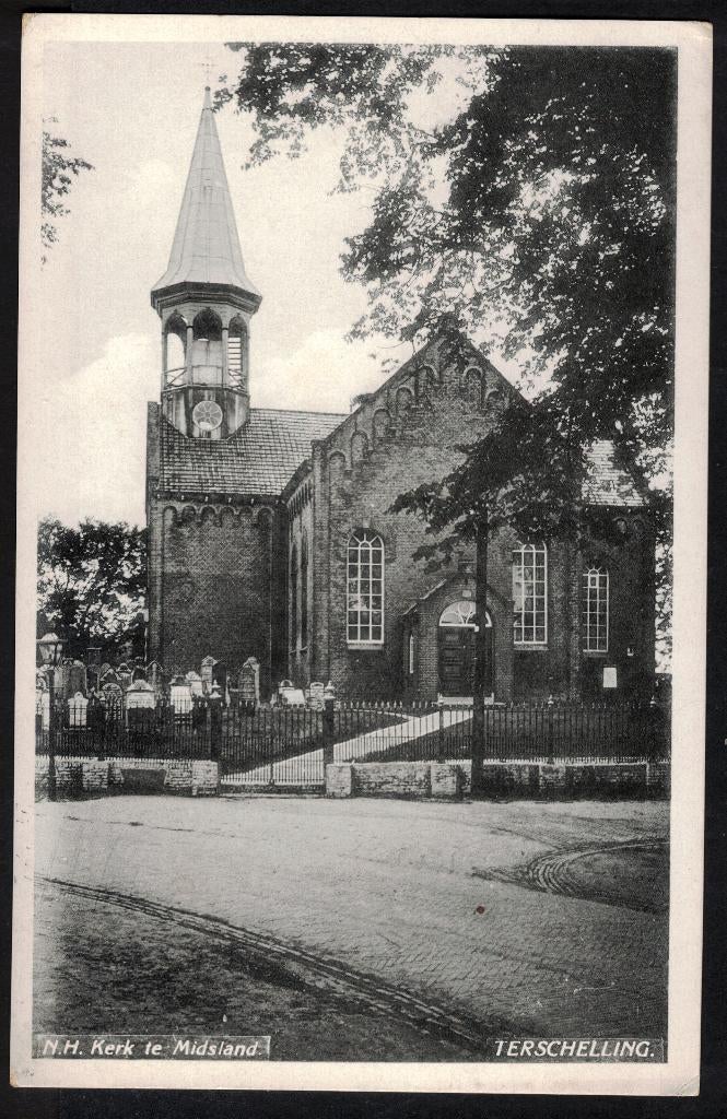 Terschelling N.H. Kerk te Midsland met begraafplaats. 1935., Ophalen of Verzenden, 1920 tot 1940, Gelopen, Waddeneilanden
