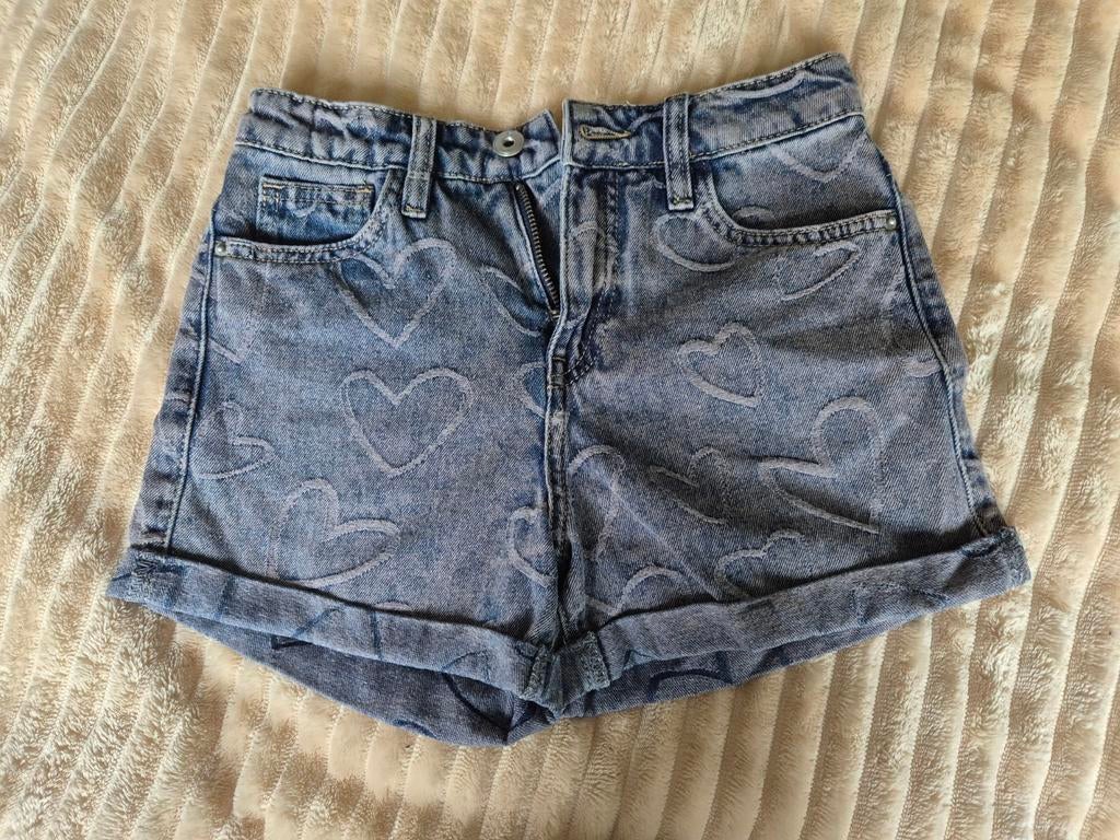 Korte spijkerbroek Shoeby maat 134/140 met hartjes, Kinderen en Baby's, Kinderkleding | Maat 134, Ophalen of Verzenden