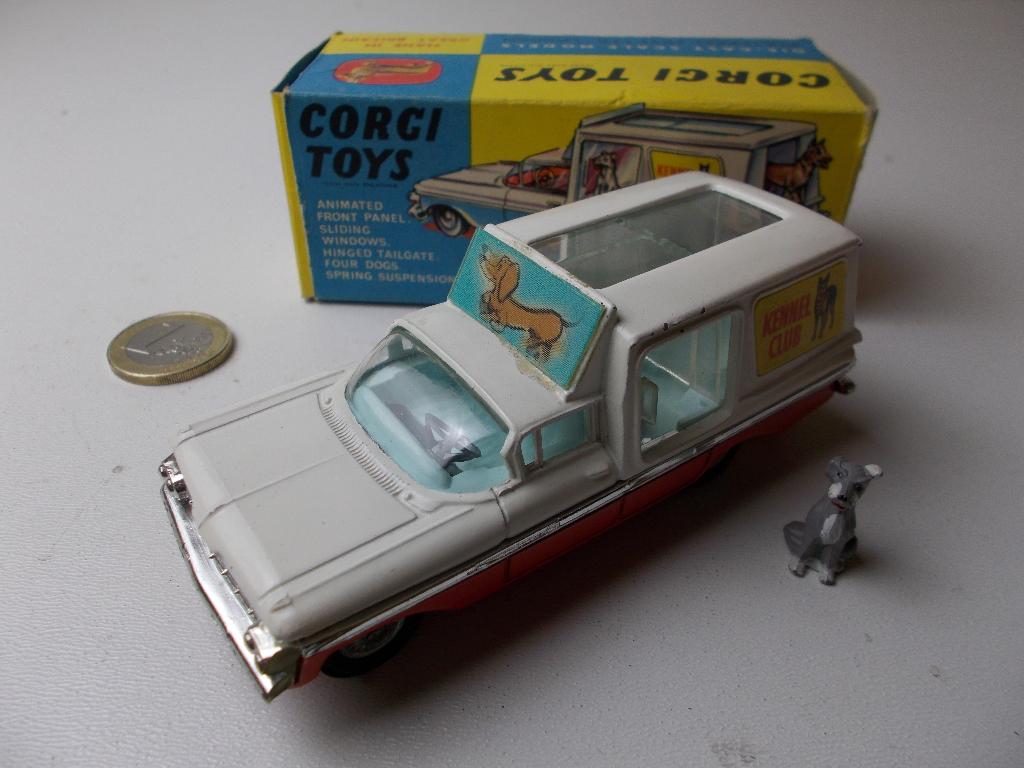 1967 Corgi Toys 486 KENNEL SERVICE WAGON IMPALA + DOOSJE!, Ophalen of Verzenden, Zo goed als nieuw, Auto, Corgi