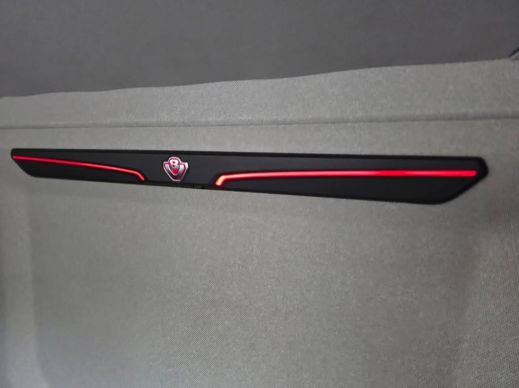 Scania V8 achterwand logo rood verlicht, Ophalen, Scania, Interieur en Bekleding
