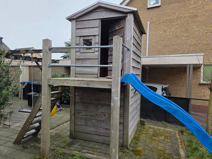 Groot houten speelhuis met glijbaan, Kinderen en Baby's, Speelgoed | Buiten | Speelhuisjes, Gebruikt, Hout, Ophalen