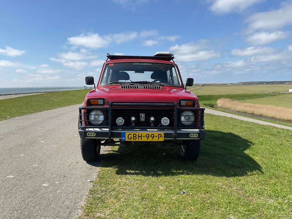 Lada 1993 Rood, Auto's, Land Rover, 4 cilinders, 400 kg, Leder en Stof, Vierwielaandrijving