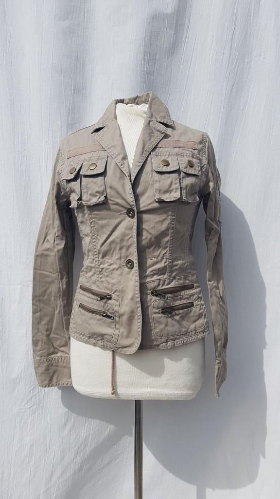 Stoer beige dames jasje. Mt 38. Merk Benetton, Maat 38/40 (M), ., Beige, Ophalen of Verzenden