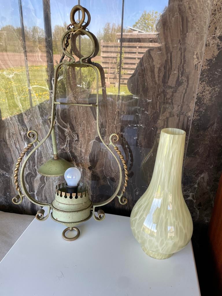 Antieke hanglamp met glazen kap, Ophalen