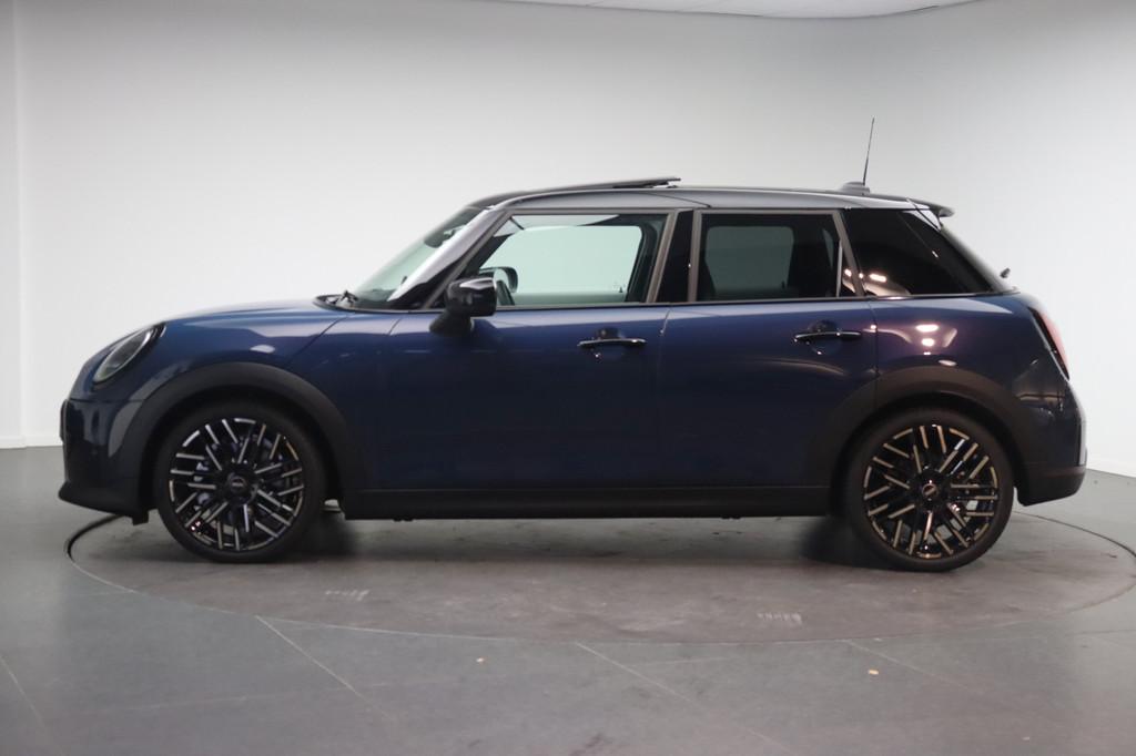 MINI Hatchback Cooper C Automaat / Favoured / Pakket M / 18, Gebruikt, 156 pk, Met garantie (alle), Blauw