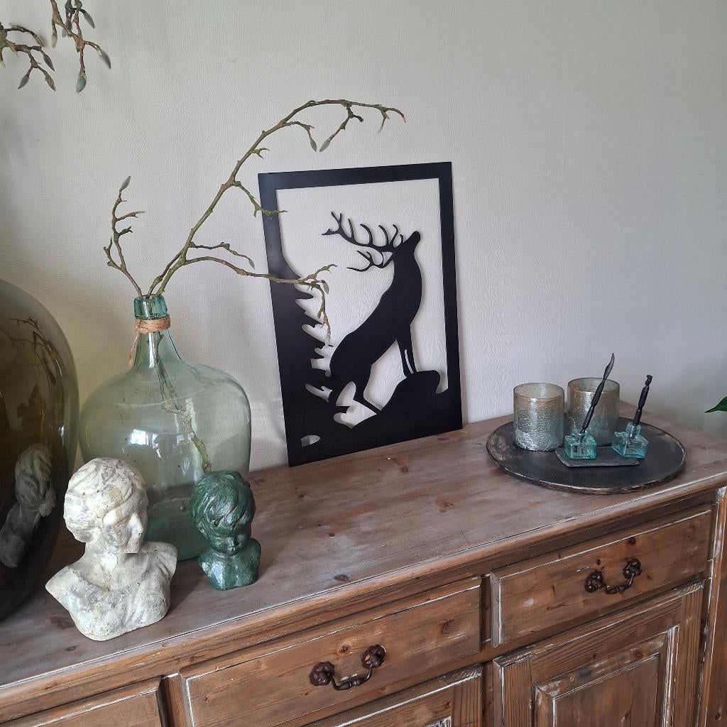 Hert in het bos - Metalen wandpaneel / wanddecoratie, Huis en Inrichting, Metaal, Zwart, Nieuw, Ophalen of Verzenden