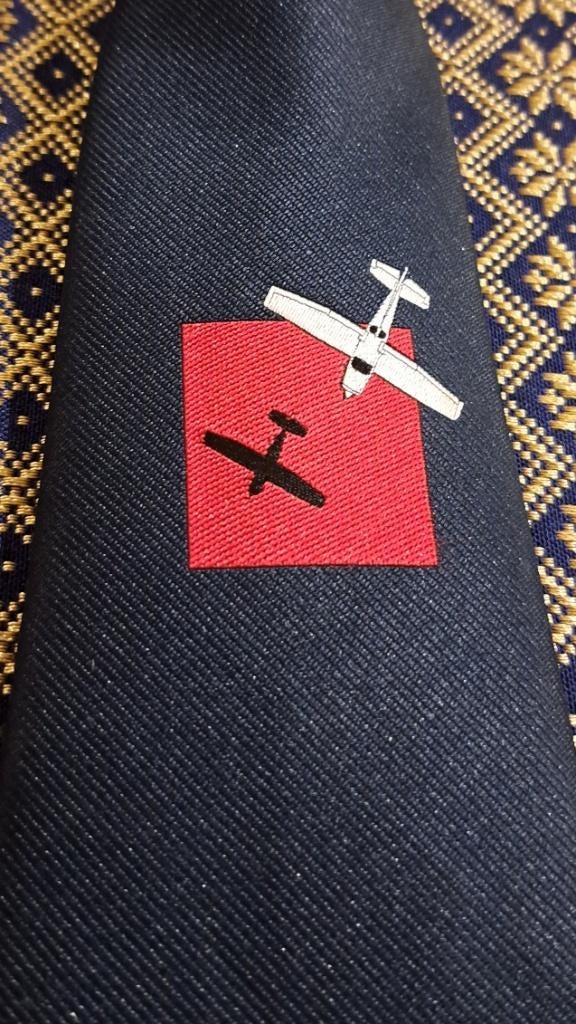 Cessna SSNA 172 Skyhawk stropdas Landing op het rode plein, Ophalen of Verzenden, Nieuw, Overige typen