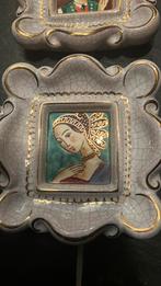 2x vintage vierkante wandbordjes keramiek, Ophalen of Verzenden