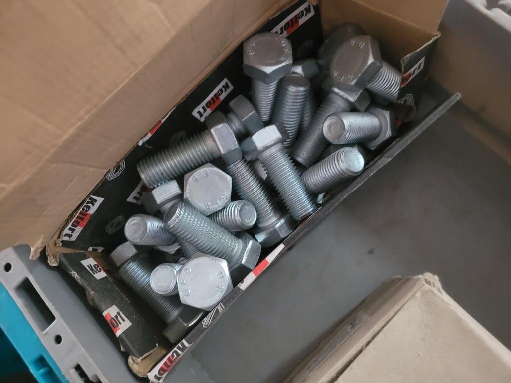 Grote partij bouten van m10 tot m16, Ophalen of Verzenden, Nieuw, Bouten of Moeren