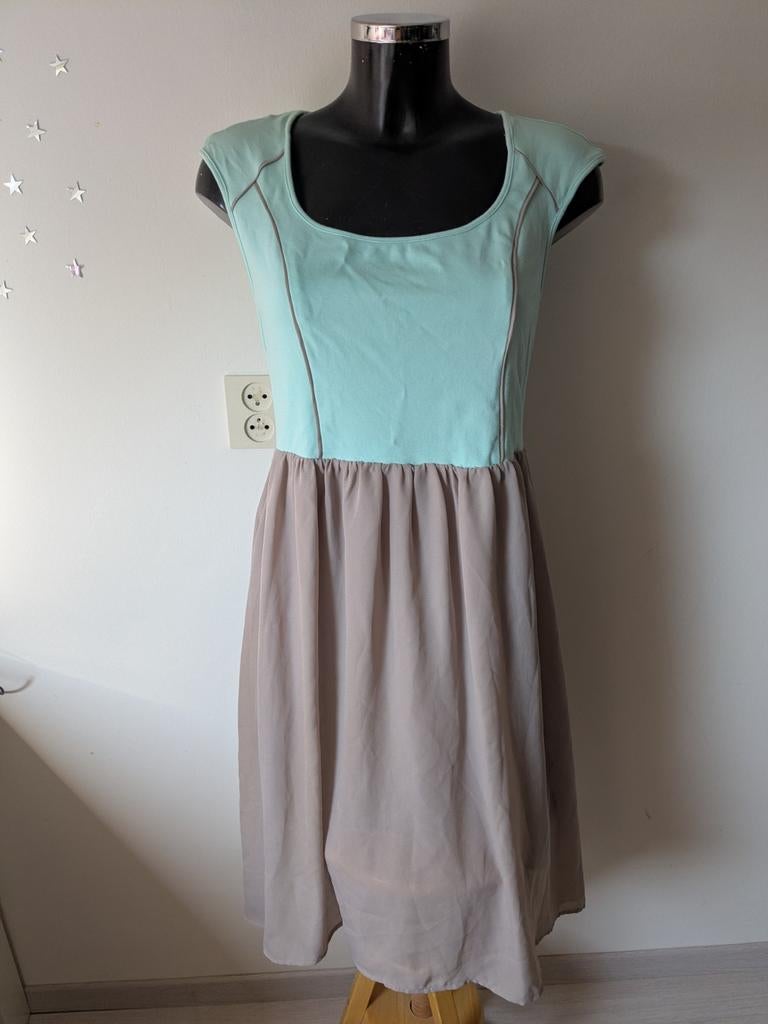 vrouwelijke jurk M/L, Maat 38/40 (M), Beige, Ophalen of Verzenden, Zo goed als nieuw