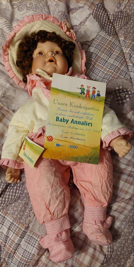 Mooie porseleinen pop Baby Annalies  is nog papier in hoofd, Ophalen of Verzenden, Zo goed als nieuw, Overige typen