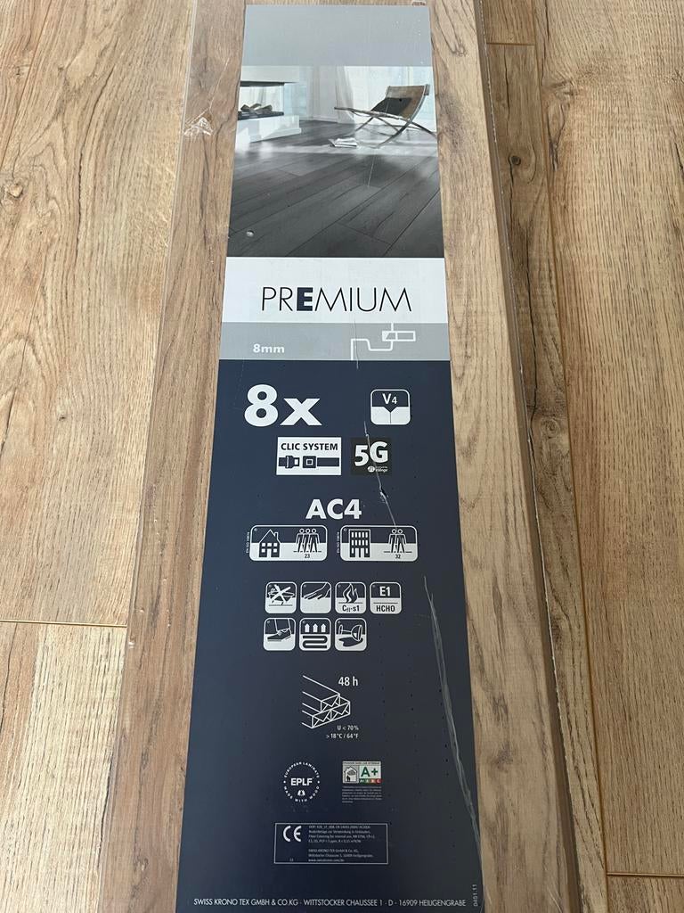 Drie pakken laminaat met gratis isolatie, Huis en Inrichting, Stoffering | Vloerbedekking, Ophalen, Bruin, Nieuw, Minder dan 10 m²