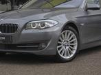 BMW 5-serie Touring 528xi High Executive|PANO|ACC|HEAD-UP, Automaat, 1780 kg, Gebruikt, Beige